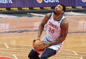 你觉得值不值🤔？湖人为签下斯玛特先后裁掉了米尔顿&古德温