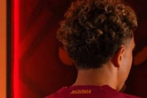 罗马官方晒视频欢迎埃纳奥伊加盟，球员身穿8号战袍