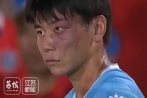 坚毅的眼神！盐城队庞智超眼神坚毅笃定爆火，网友：如C罗一般