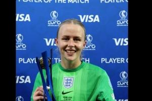 先天斜视4扑救+2扑点！官方：切尔西门将汉娜-汉普顿当选决赛MVP