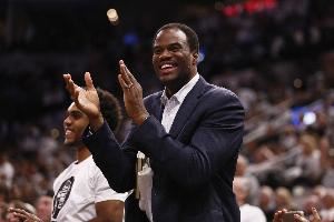 🤔拓媒晒大卫-罗宾逊盖帽四双超级数据：杨瀚森也可以拿到