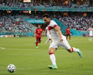 恰尔汗奥卢：这是一场重要的胜利，要避免附加赛累积黄牌停赛风险