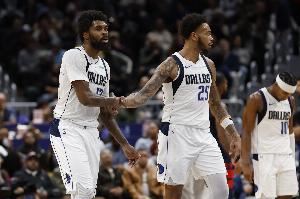 华盛顿：我们坚持下去就好 一切都会好转 别让一场比赛影响心态