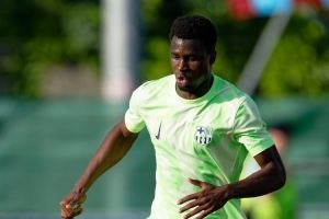 世体：巴萨B队18岁边后卫法雷右膝外侧韧带受伤，将伤缺3到4个月